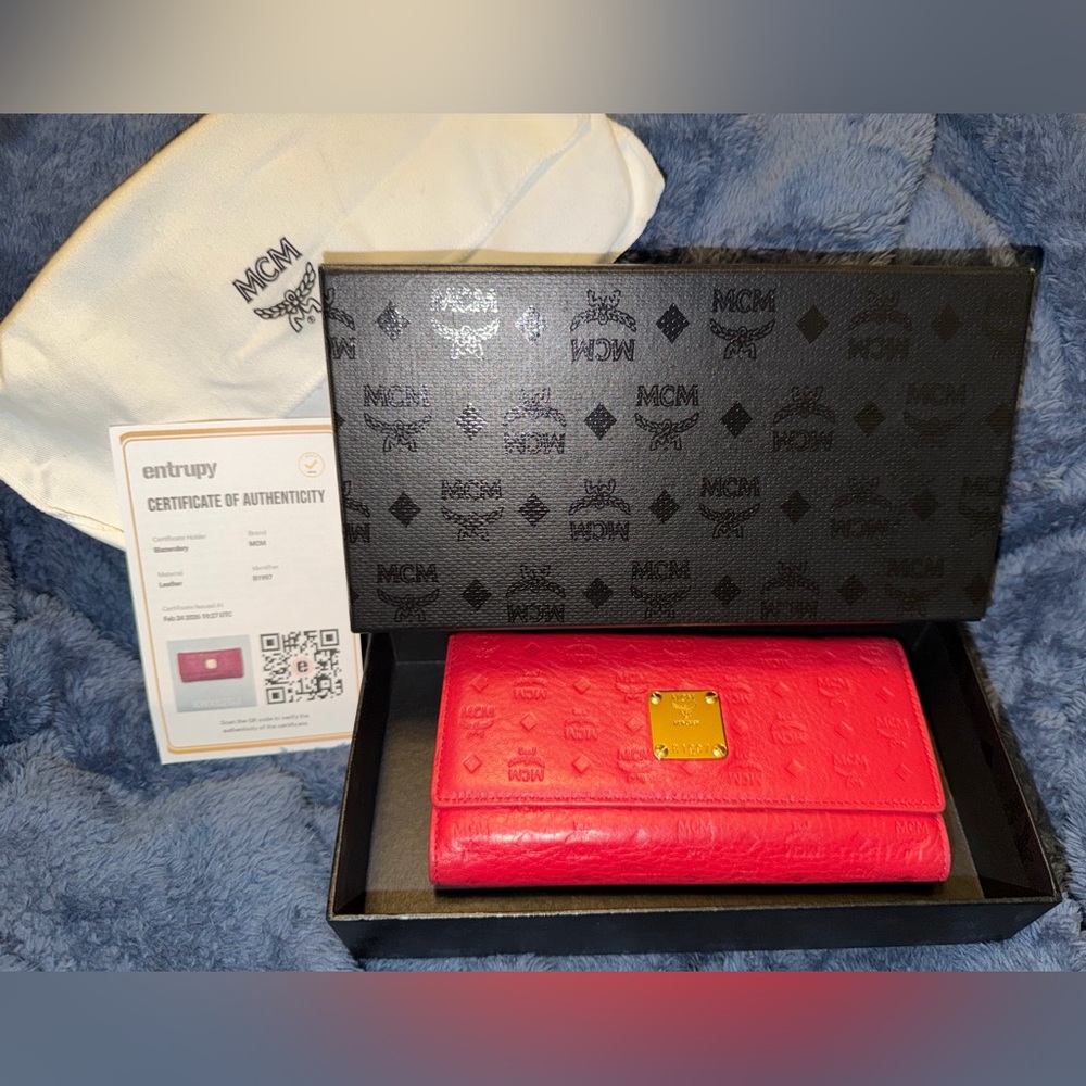 MCM Red Enbossed Trifold Card Wallet with Gold Snap